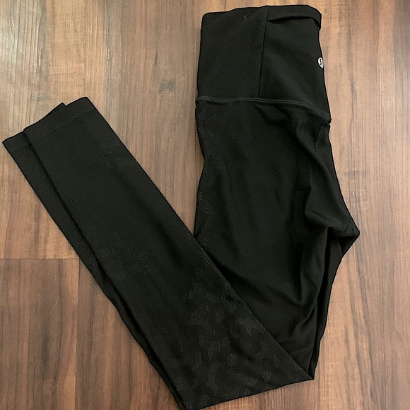 Lululemon “mapped out” high-rise leggings. Size 8 - Picture 5 of 10